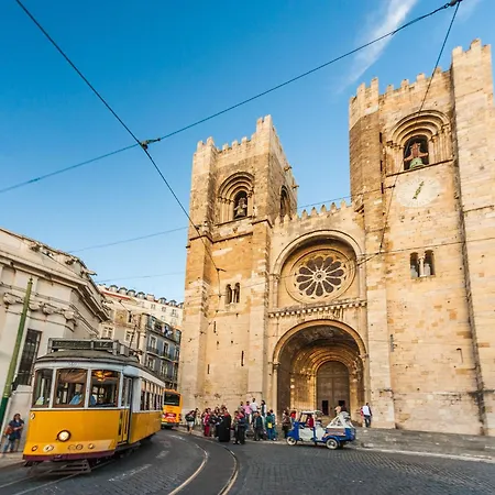 Fuer 19 Personen Und 1 Kind In By Interhome Lisboa